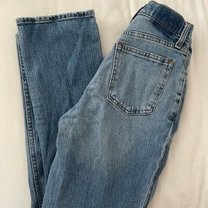 Abercrombie and Fitch The 90's Straight Ultra High Rise Curve Love
Never worn